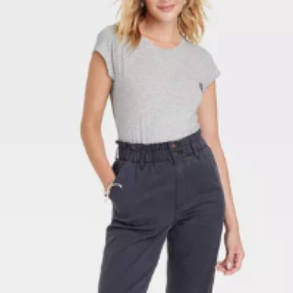 NWT Women's Fitted Short Sleeve T-Shirt - Universal Thread - Picture 3 of 3